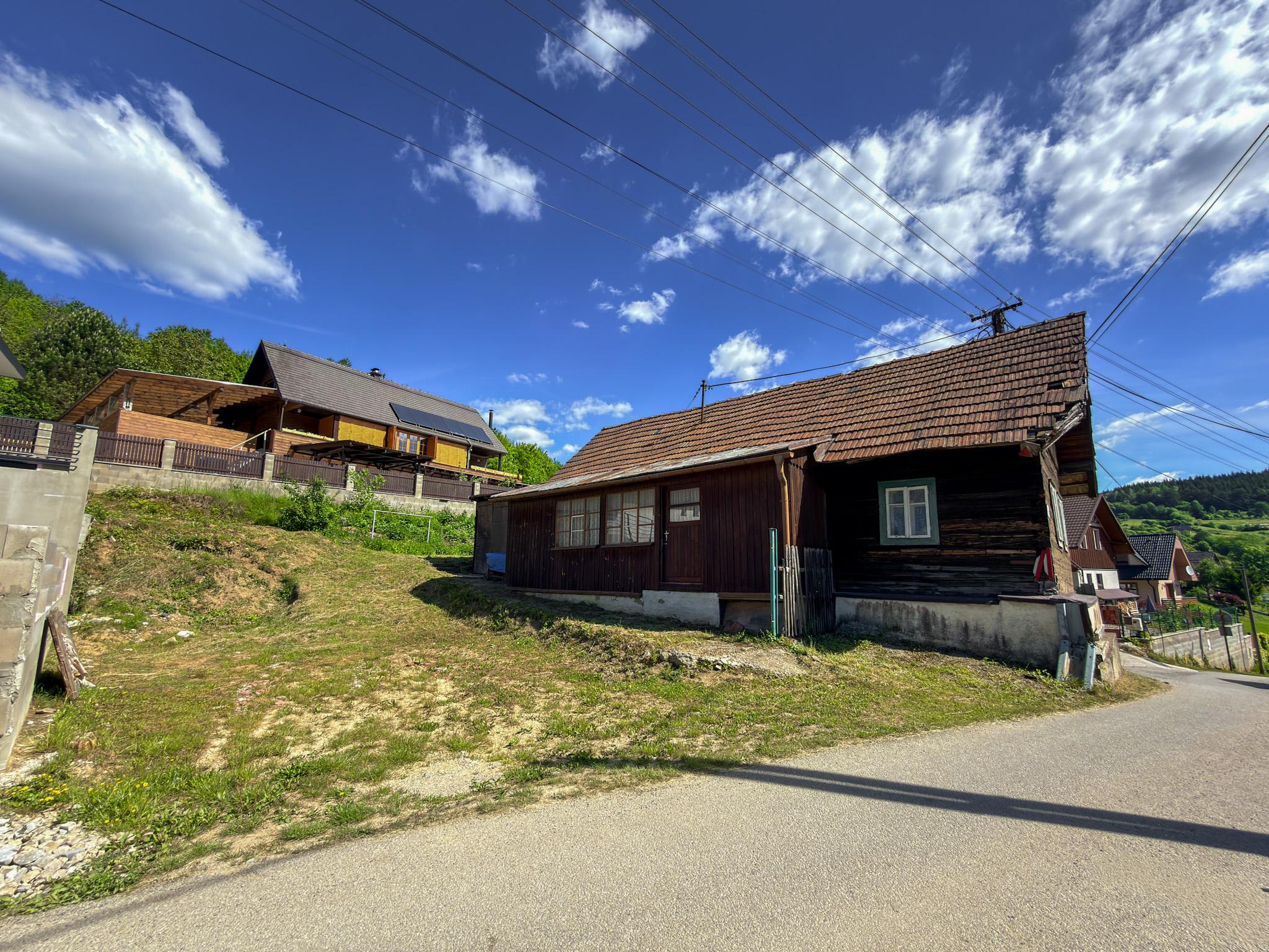 6a197a4d44e92192220354e2 Pozemok 699 m² s drevenicou | Intravilán | Setechov