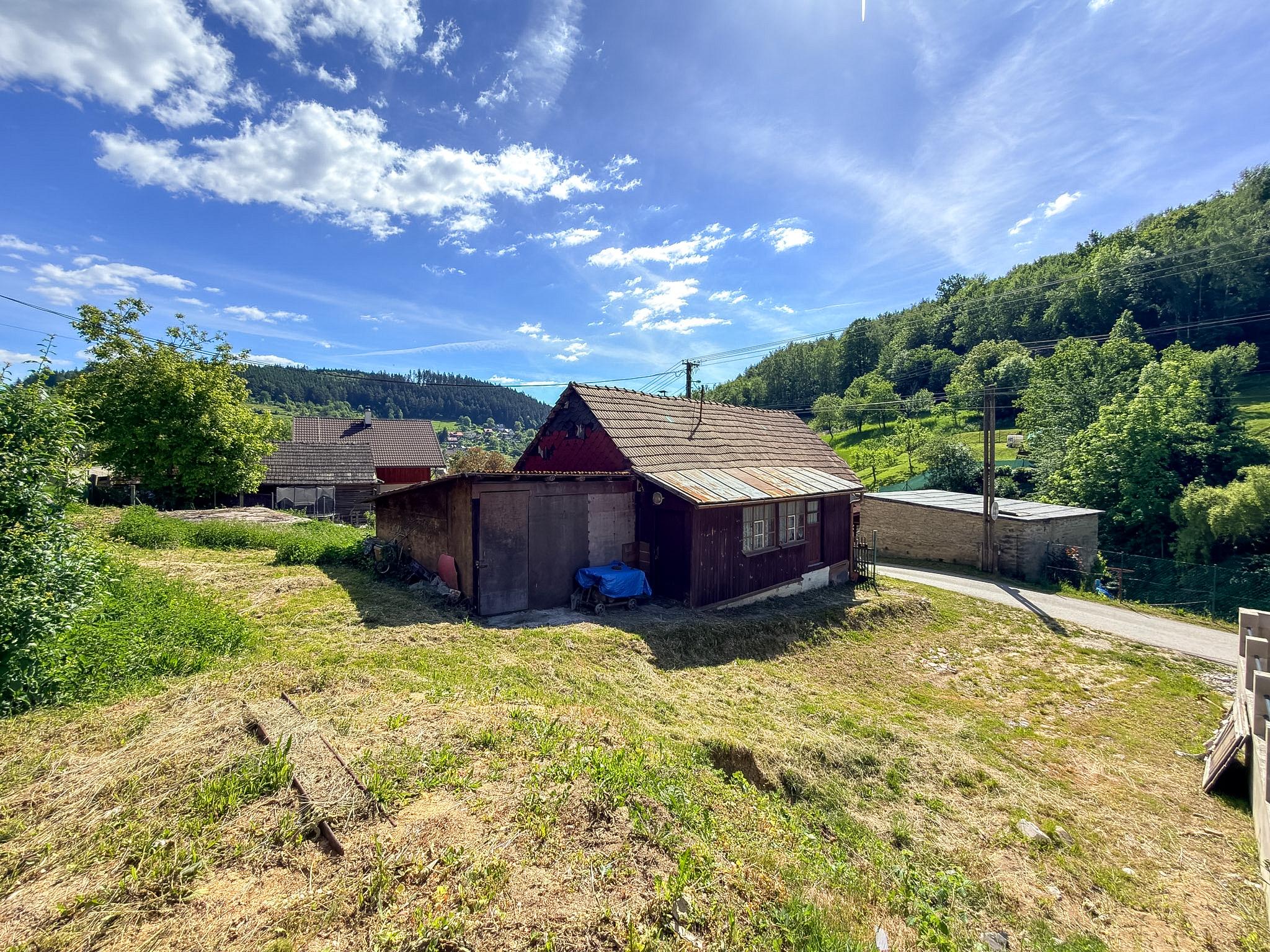 6a197a4de7ea31044b068d78 Pozemok 699 m² s drevenicou | Intravilán | Setechov