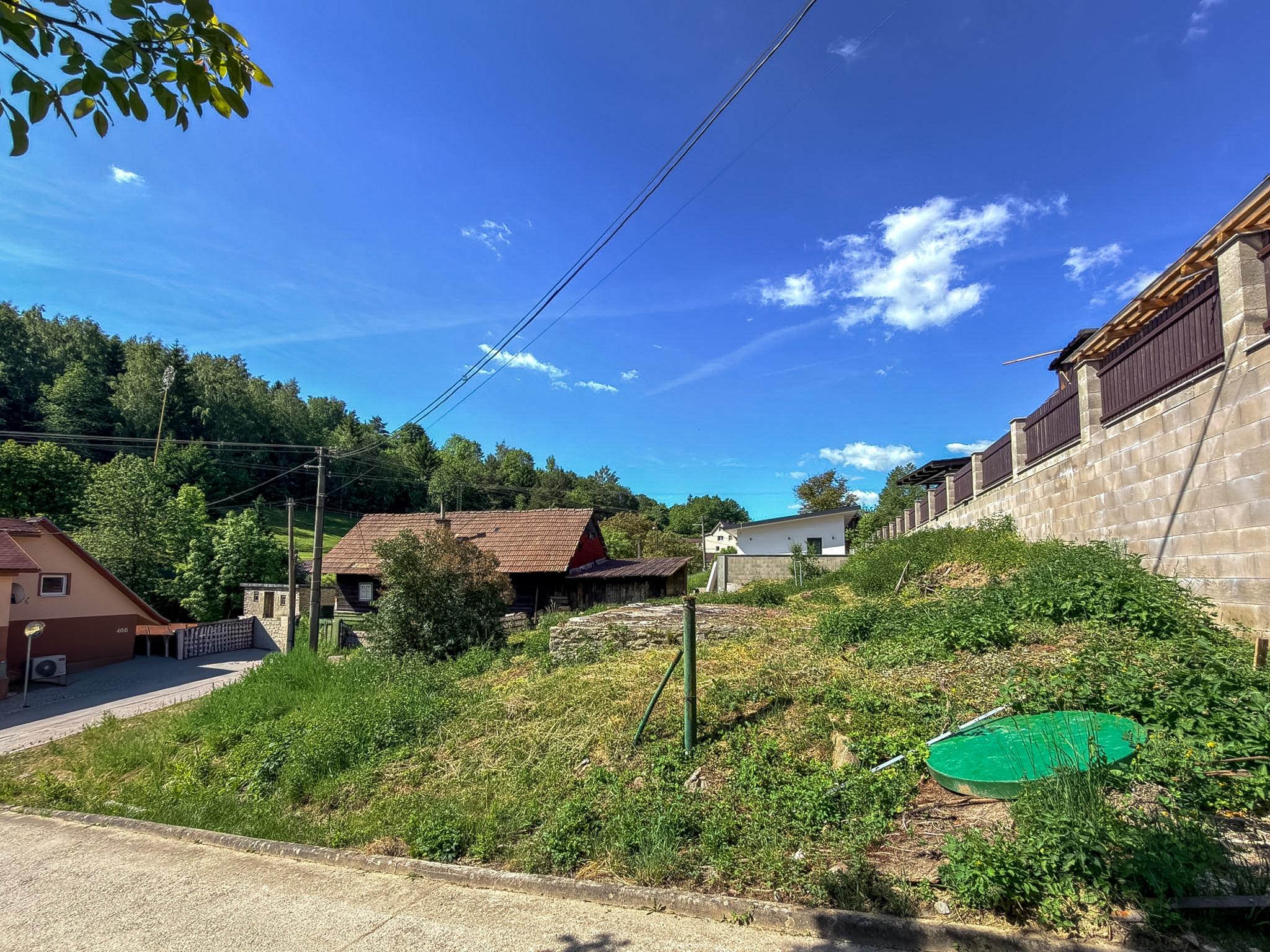 6a197a4f8c2bcf28a307be44 Pozemok 699 m² s drevenicou | Intravilán | Setechov