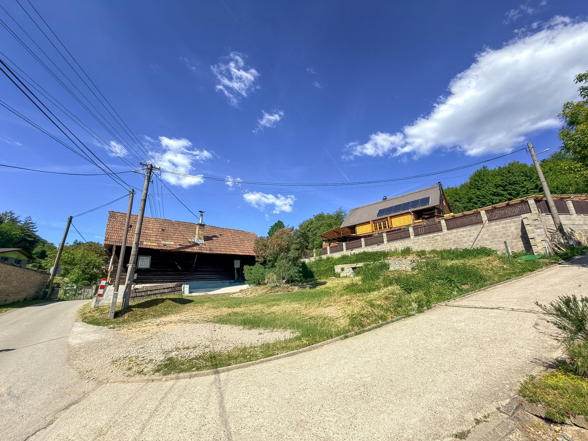 6a197a50392161483b0ff6f6 Pozemok 699 m² s drevenicou | Intravilán | Setechov