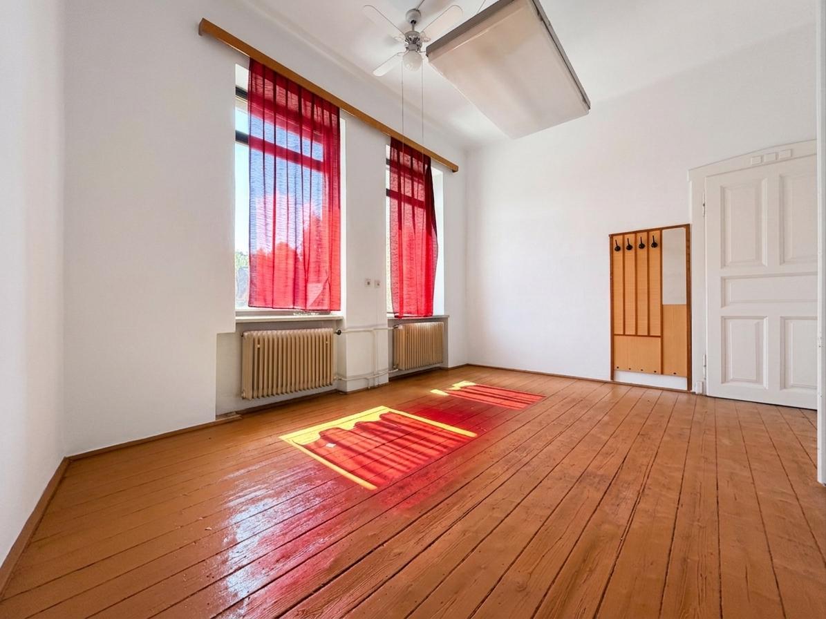 6a4365b04eb3c2e9d9059450 Kancelárske priestory, 58 m² | Turzovka, stred