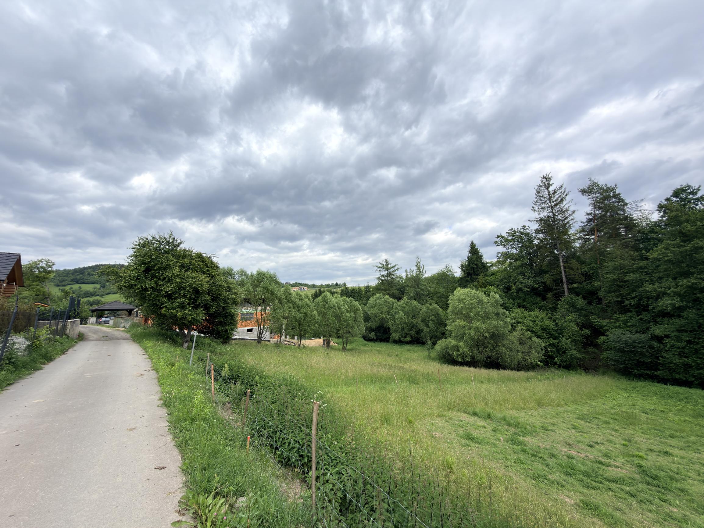 Stavebný pozemok 834 m² | Dolný Hričov – Peklina