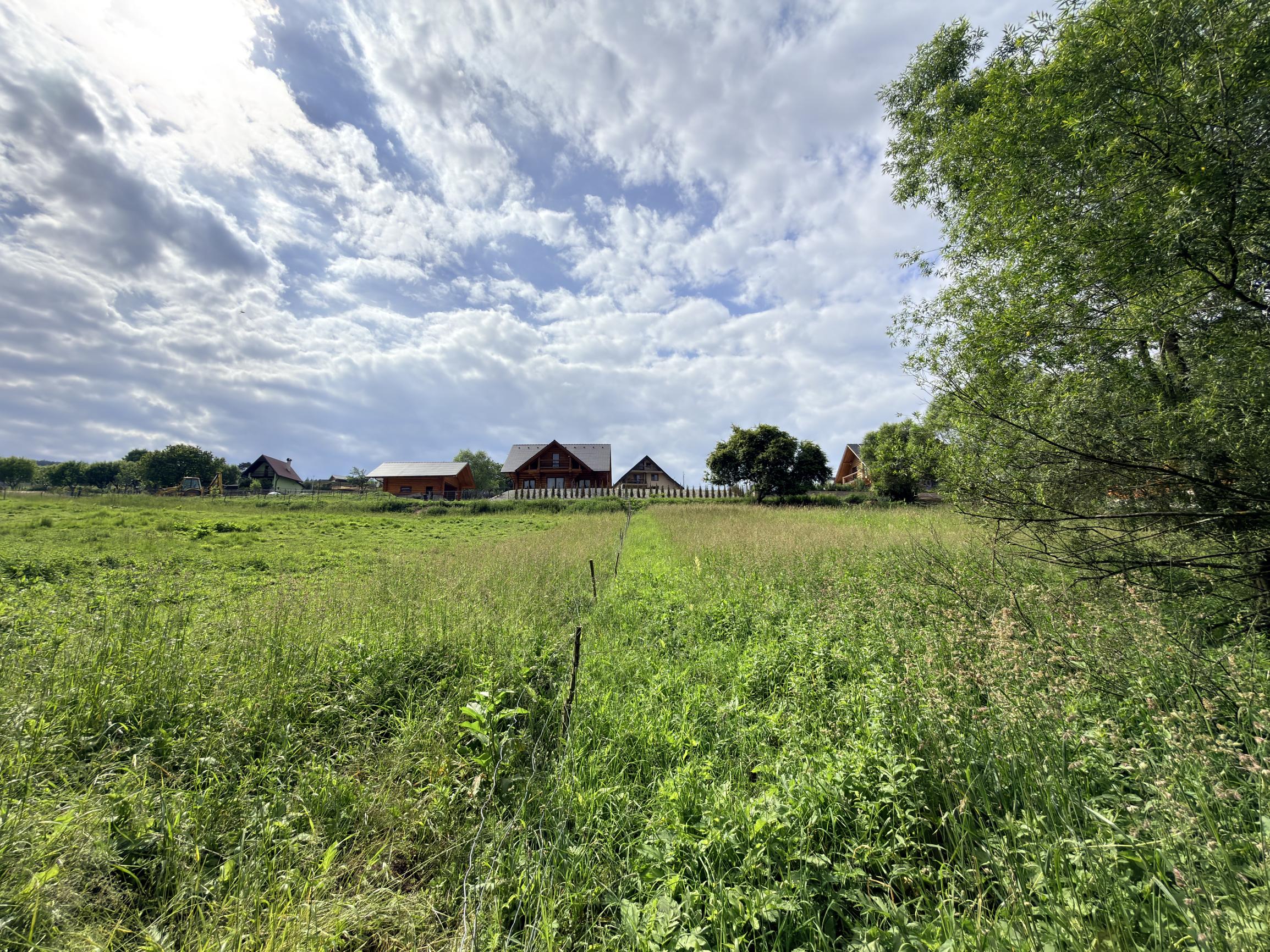 Stavebný pozemok 834 m² | Dolný Hričov – Peklina
