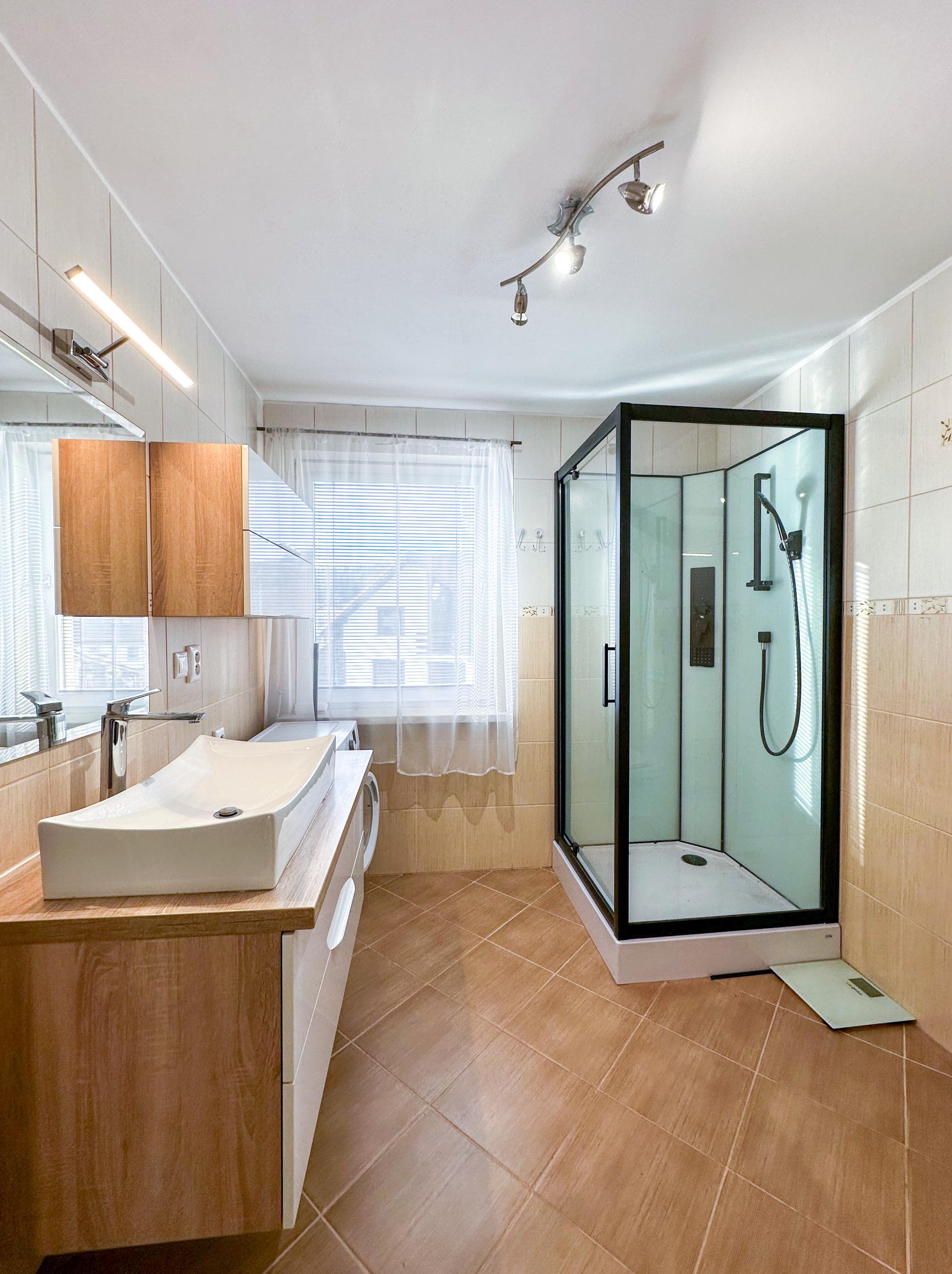 6a96ee839f15dc85a0094fa3 Rodinný dom 240 m² s terasou a záhradou | Čierne