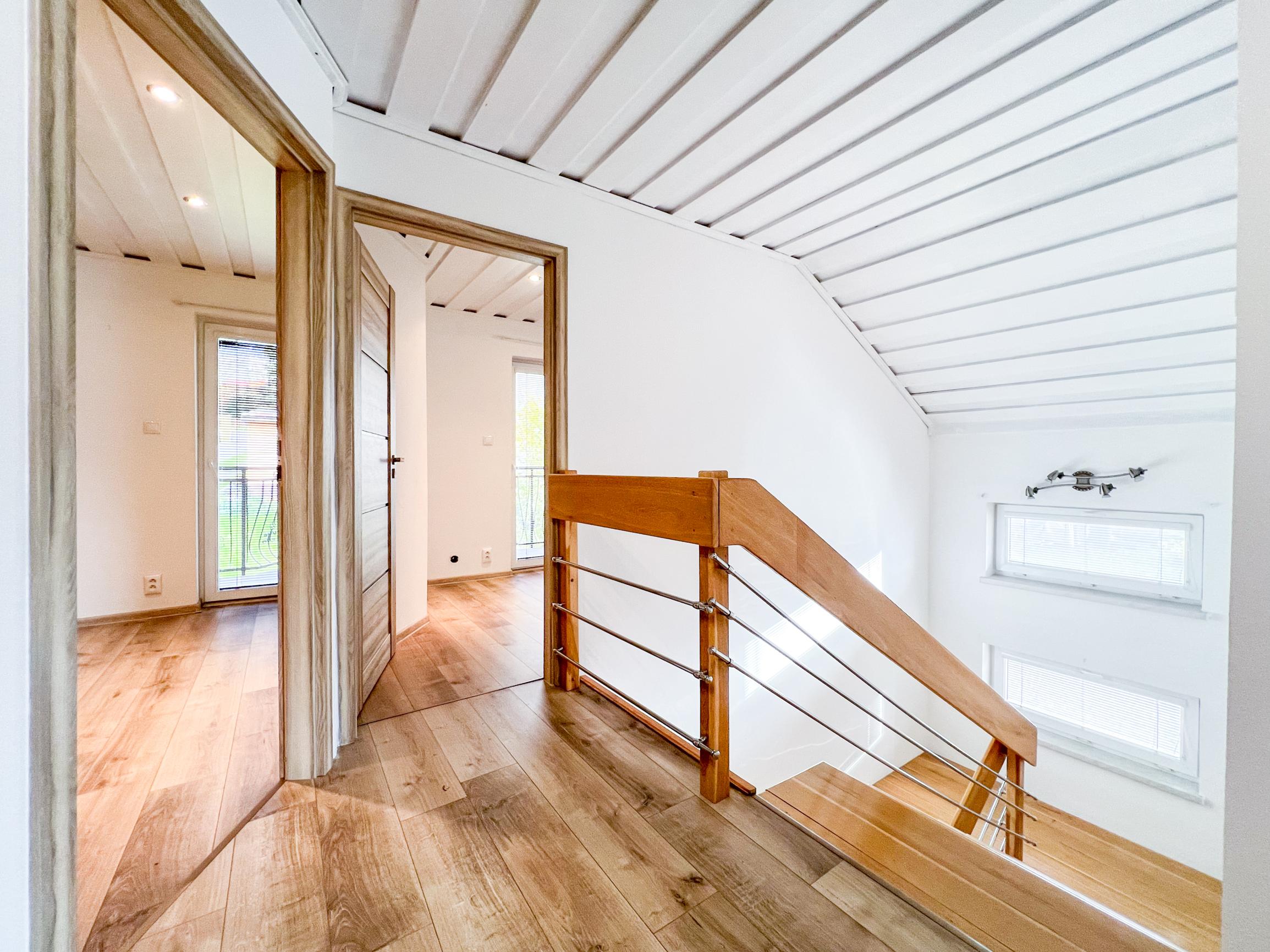 6a96ee89f24d735e8106618b Rodinný dom 240 m² s terasou a záhradou | Čierne