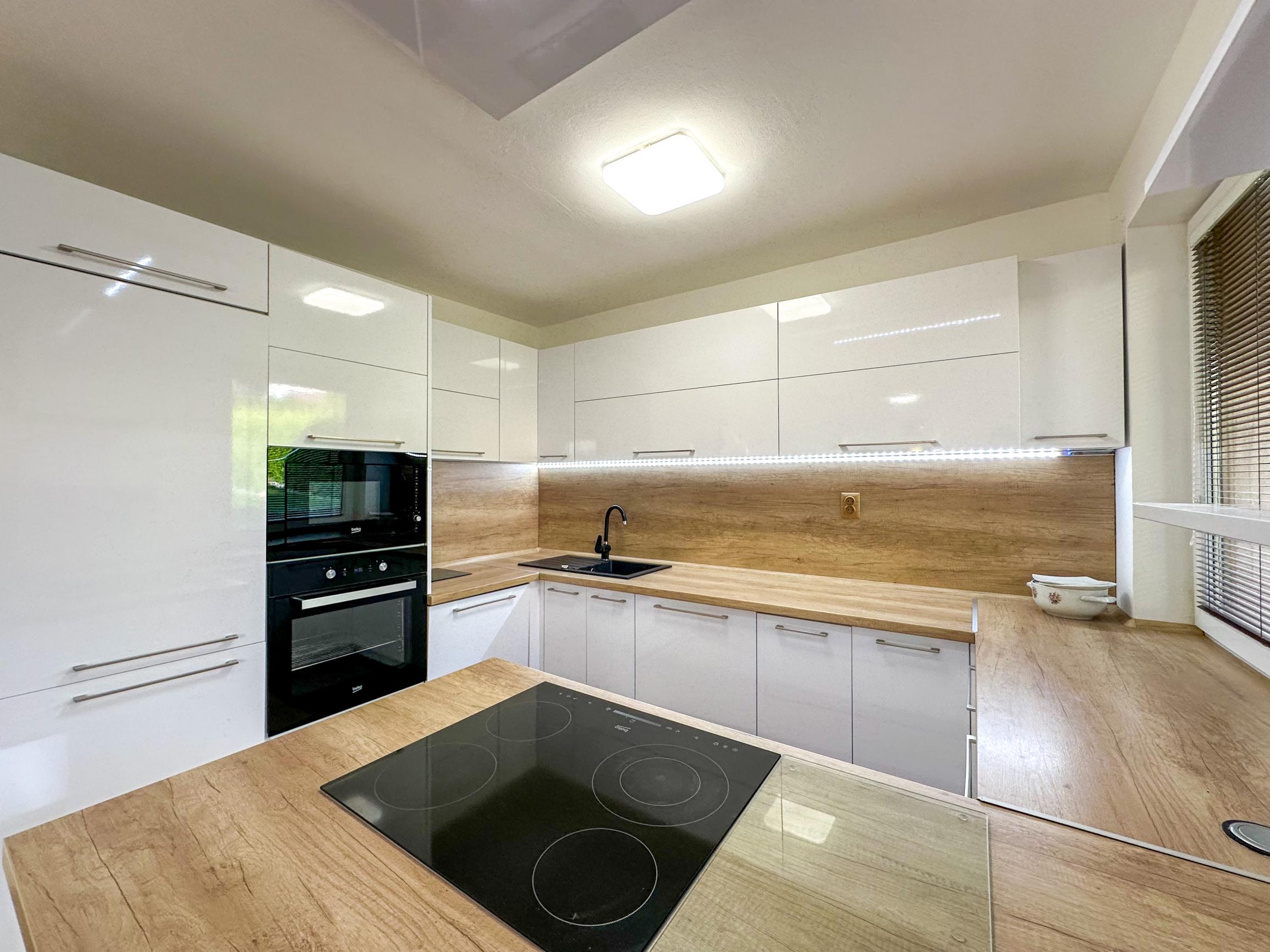 6a96ee8ca211618a4e085a61 Rodinný dom 240 m² s terasou a záhradou | Čierne