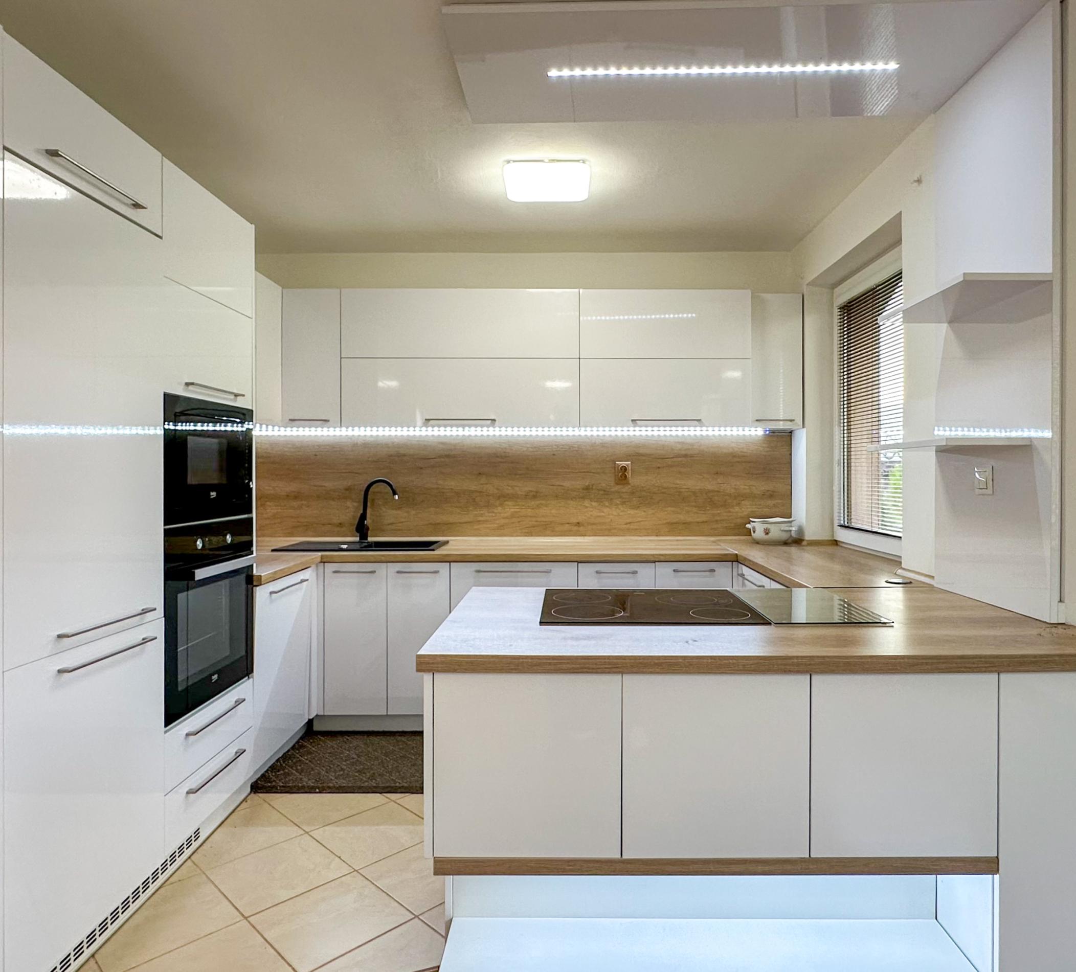 6a96ee8f8dc6da9543050055 Rodinný dom 240 m² s terasou a záhradou | Čierne
