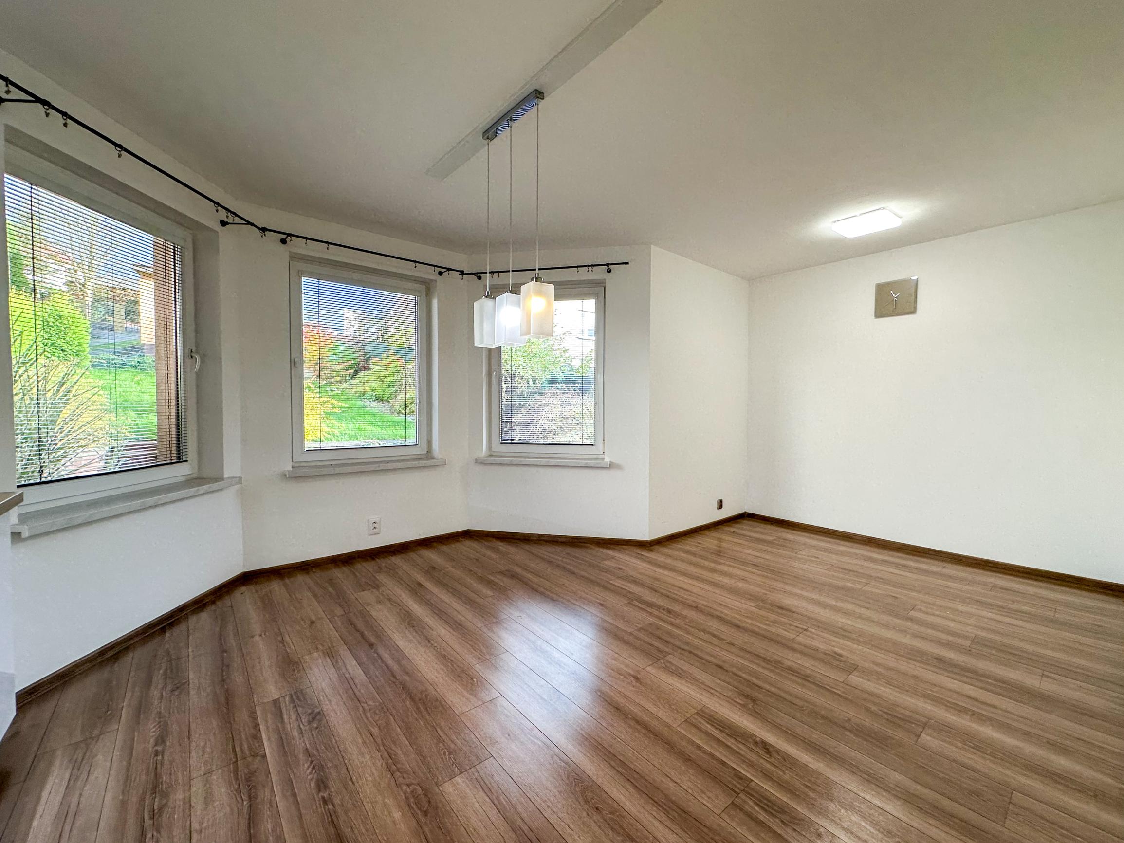 6a96ee929c3a50e09f09bc2e Rodinný dom 240 m² s terasou a záhradou | Čierne