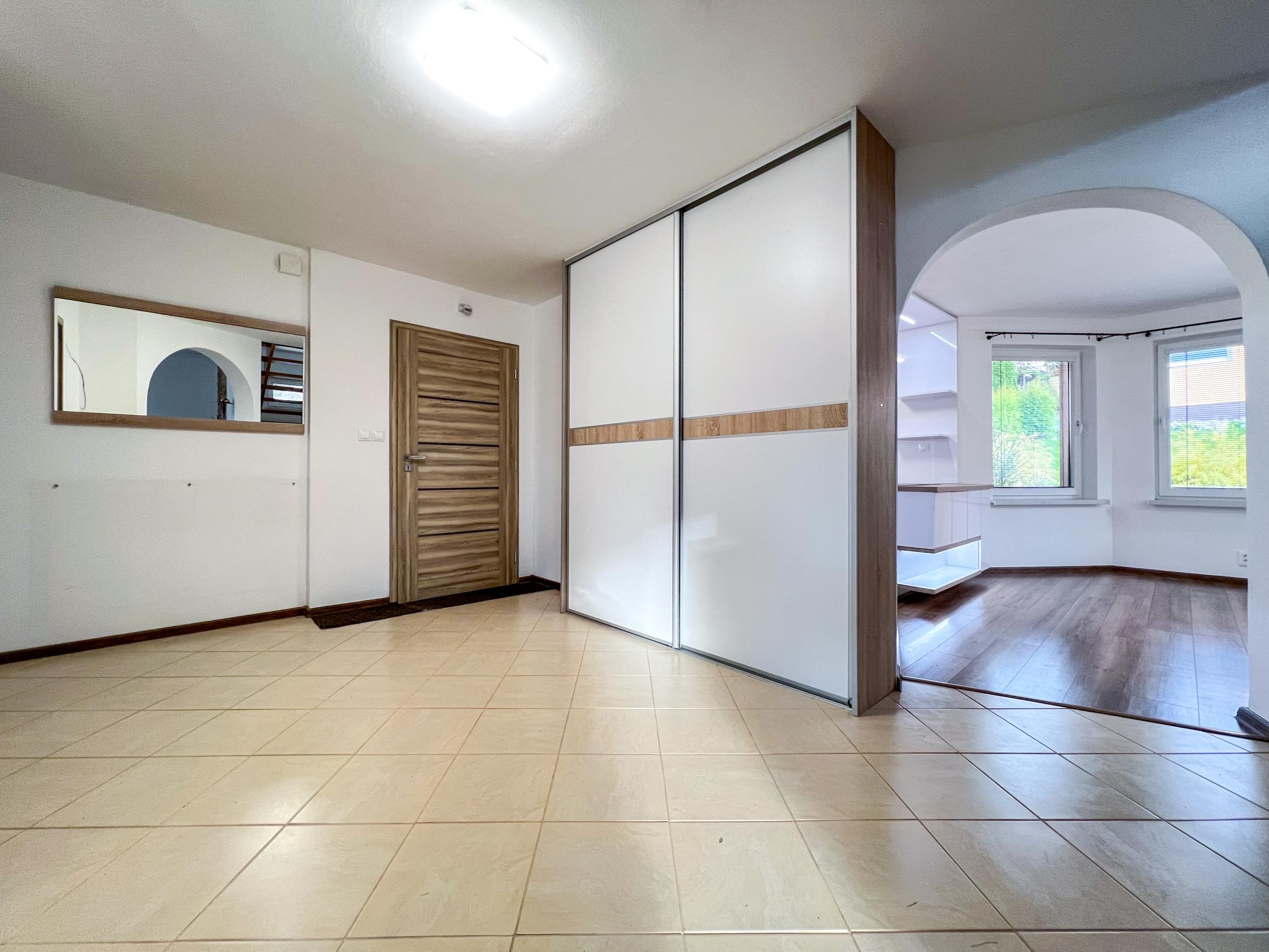 6a96eea3a8a77b87f808cd24 Rodinný dom 240 m² s terasou a záhradou | Čierne
